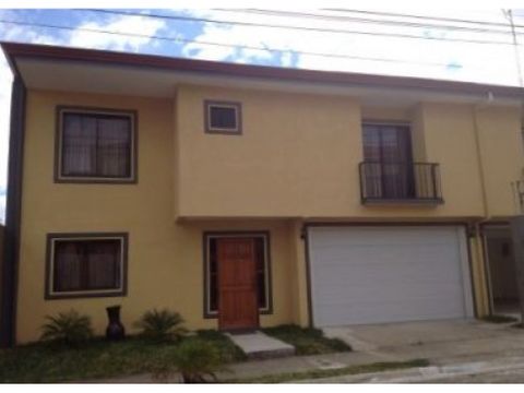 se vende casa en residencial privado en heredia