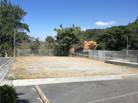 se vende lote comercial en mall plaza grecia