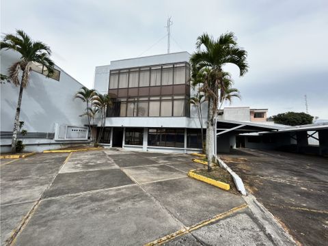 se alquila edificio en la sabana