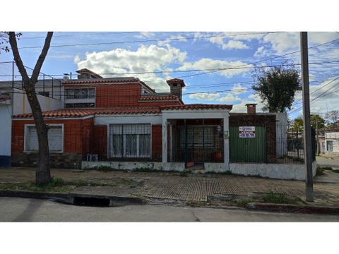 vende casa 3 dormitorios garaje y jardin padron unico