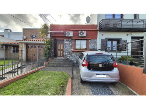 vende casa 3 dormitorios 3 banos cochera y fondo malvin sur