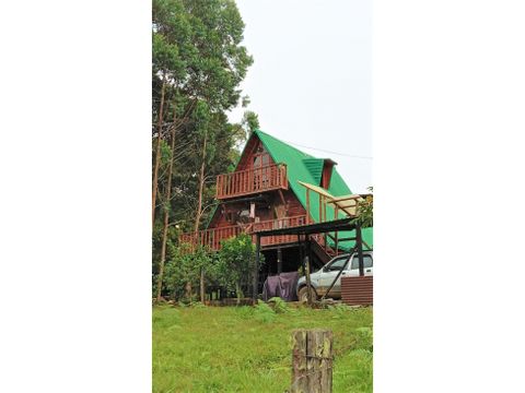 cabana en lote de 600m2 con vistas al valle quebradas arriba