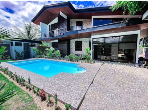 casa en venta lote 900m2 acabados modernos uvita centro osa