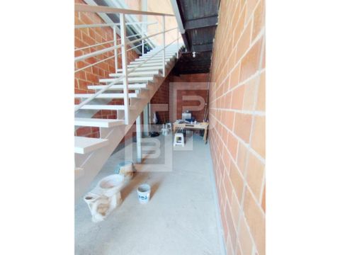 local en arriendo laureles bodegas y proyectos locales y oficinas