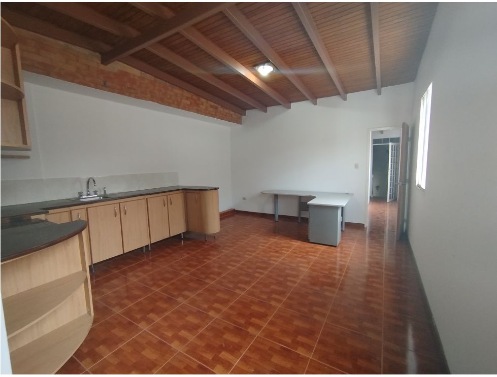 Casa Comercial en alquiler en La Trinidad (Galpón y oficinas) - 18