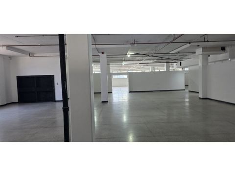 se alquila local comercial en boleita norte de 800 mts2