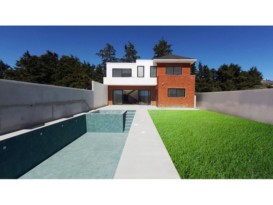 venta casa con piscina y jacuzzi en condominio monte pinasco km 215