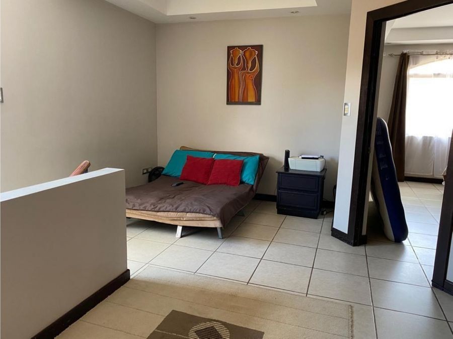 venta de acogedora casa en condominio en brasil de santa ana