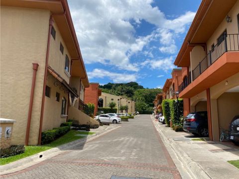 venta de acogedora casa en condominio en brasil de santa ana