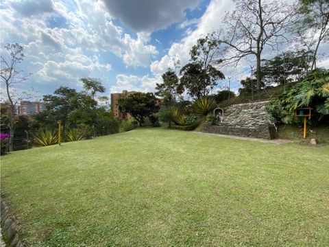 casa con lote grande en envigado