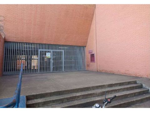 alquiler deposito comercial mezzanina calle brasil catia area 420m2