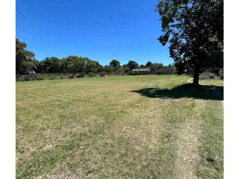 lotes de 900 m2 con servicios a metros de av 520 san carlos