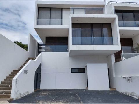 renta casa muy grande en cumbres del lago queretaro