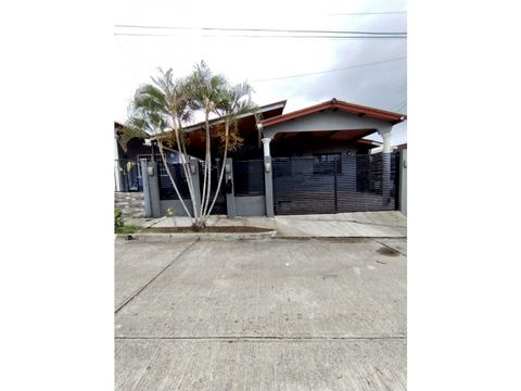 venta de amplia casa en brisas del golf