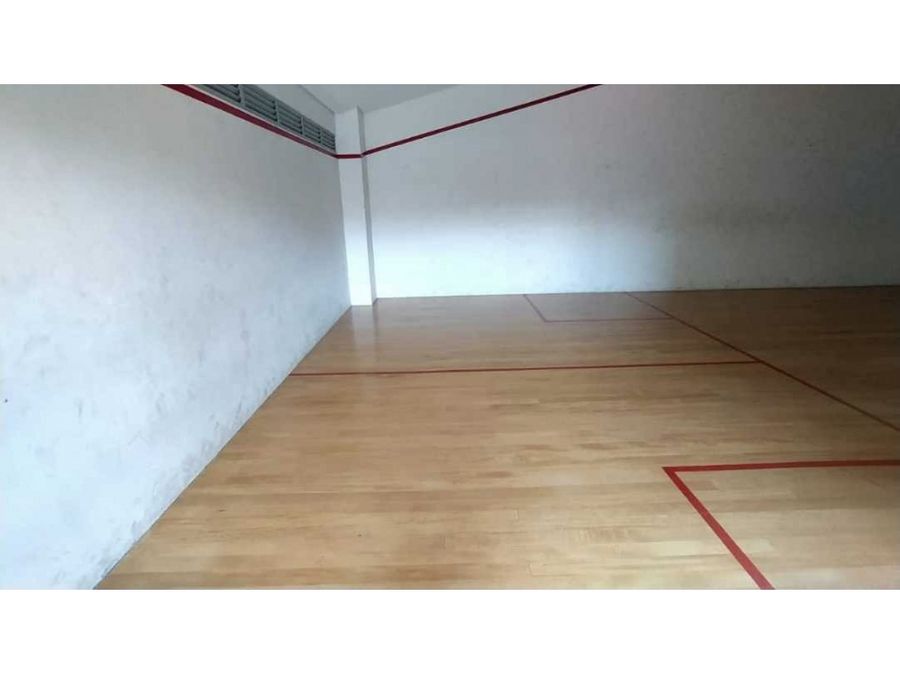 venta de apartamento moderno en calasanz con cancha de squash