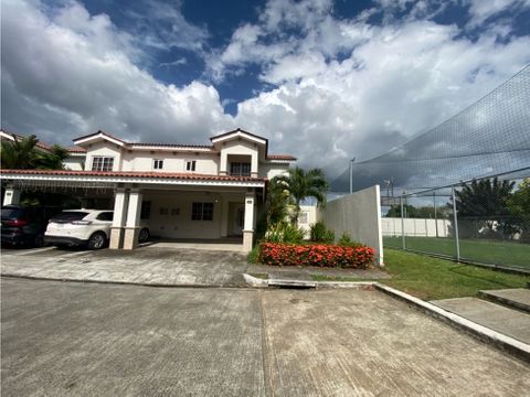 venta de casa de esquina en ph reserva de versalles