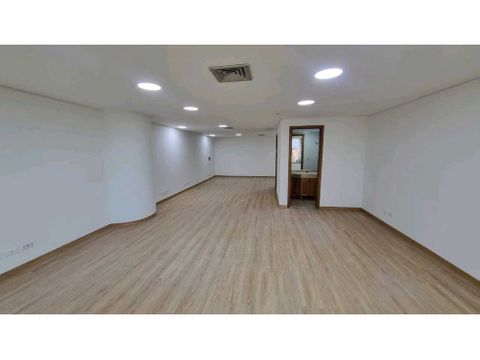 vende extraordinaria oficina av el poblado milla de oro rentando 1