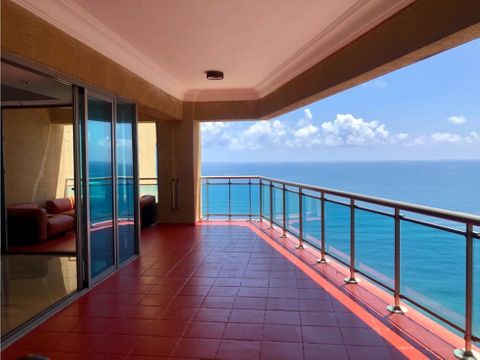 amplio apartamento con vista al mar caribe y a la ciudad