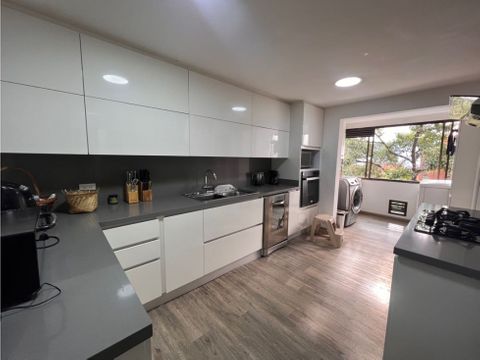 apartamento remodelado en venta en balsos 215m2 y 3 parqueaderos