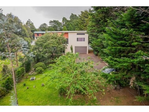 casa moderna en amplio terreno en residencial el castillo