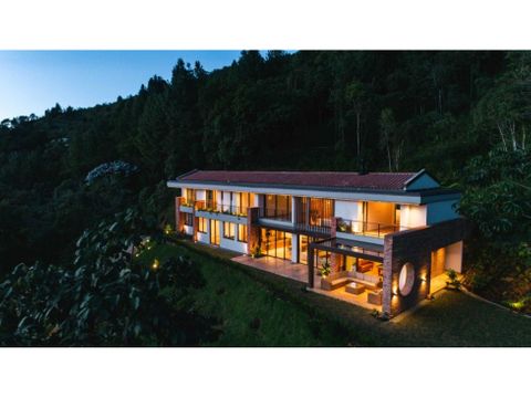 espectacular casa en las palmas con vista a la ciudad