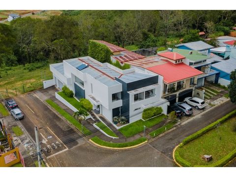 se vende casa moderna en el condominio altos de montenegro alajuela