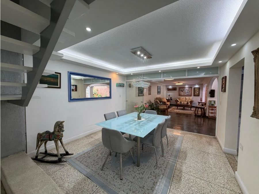 Se vende casa 291m2 en Los Pomelos 1