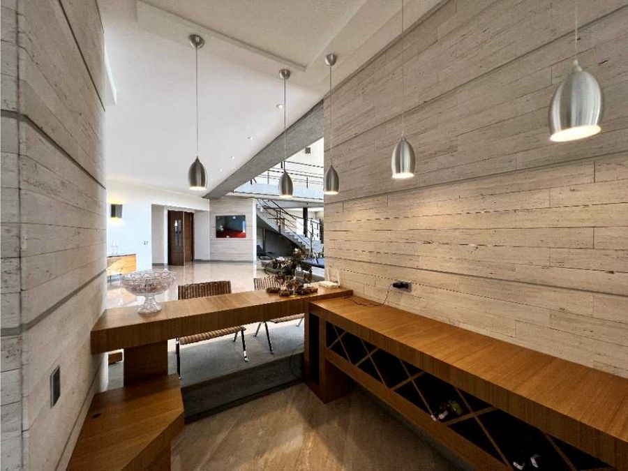 se vende casa 1100 m2 en la urbanizacion monte elena