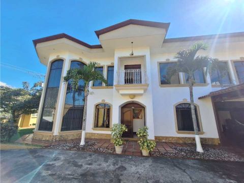 casa independiente en santa barbara de heredia venta o alquiler