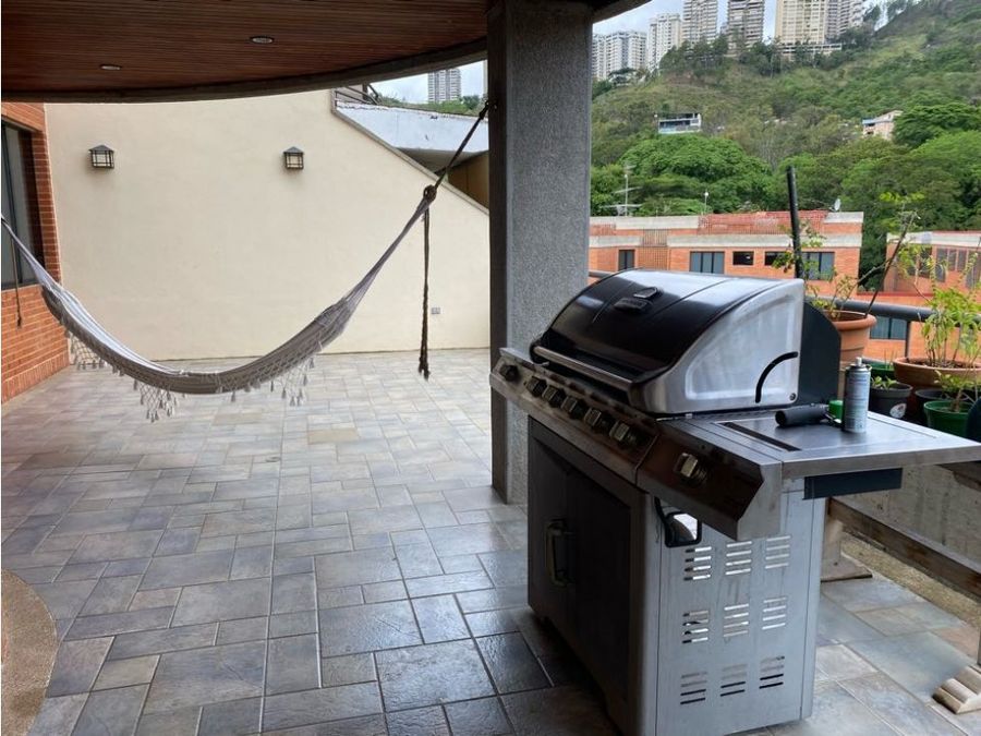 Se vende PB 300m2 3h+2s/5b/3pe Prados del Este 1