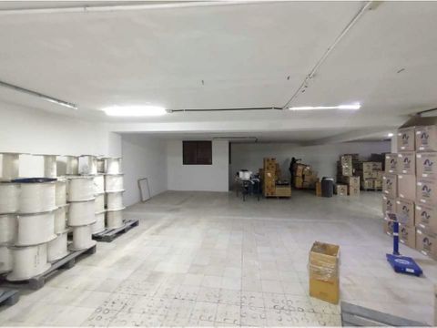 se arrienda excelente bodega por sector caribe es un segundo piso